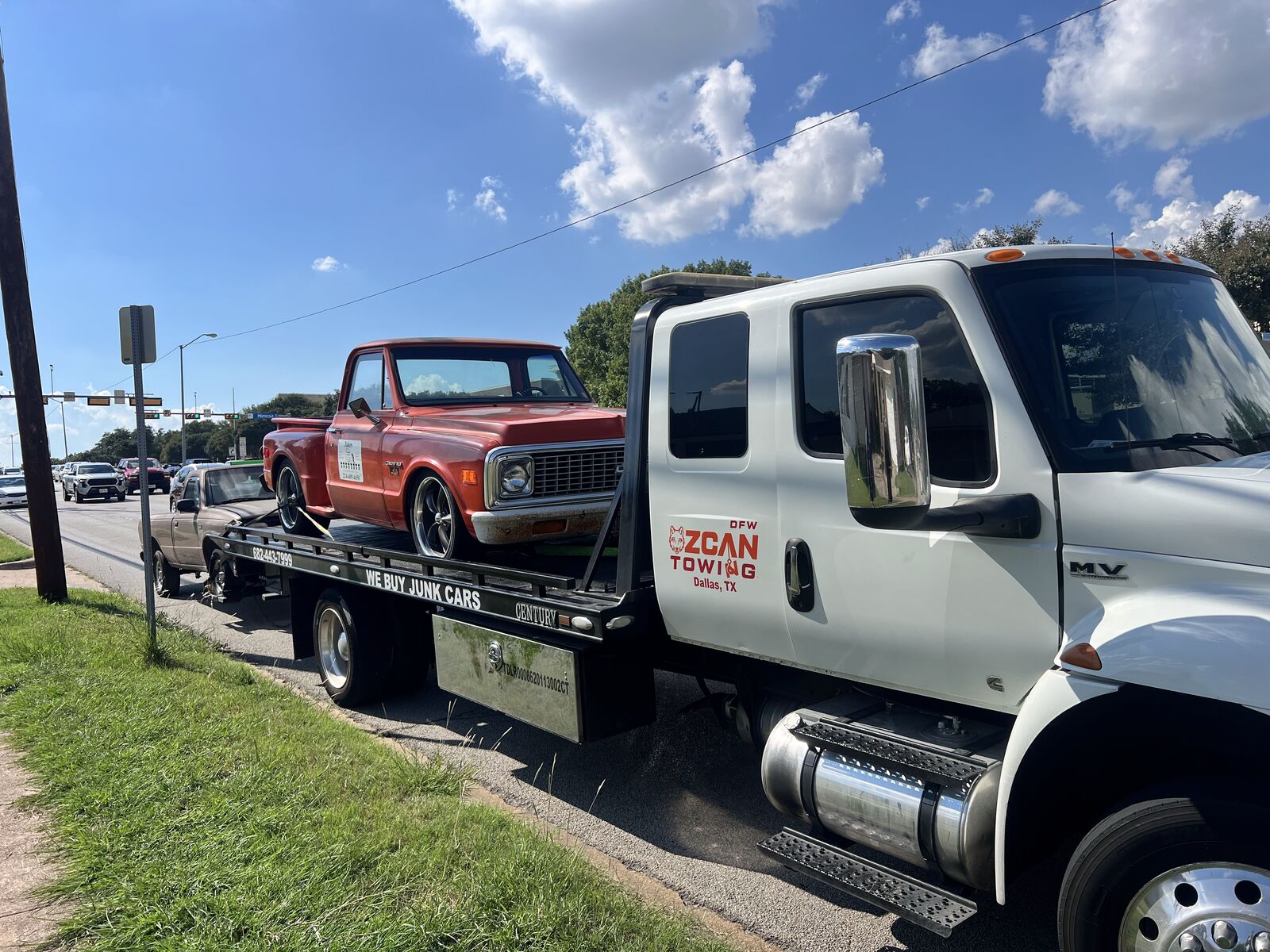 Ozcan Towing wheel-lift in action at a DFW accident scene