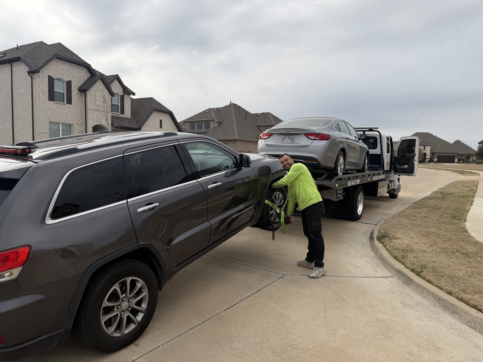 Ozcan Towing flatbed in East Dallas near Lakewood Heights